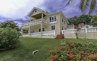 Newly Renovated 3-bed Spacious Family Home - Villa Decaj 3 Bedroom Hom