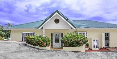 Newly Renovated 3-bed Spacious Family Home - Villa Decaj 3 Bedroom Hom