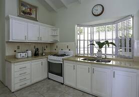 Newly Renovated 3-bed Spacious Family Home - Villa Decaj 3 Bedroom Hom