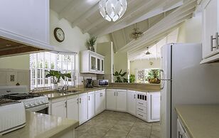 Newly Renovated 3-bed Spacious Family Home - Villa Decaj 3 Bedroom Hom