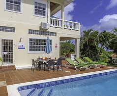 Newly Renovated 3-bed Spacious Family Home - Villa Decaj 3 Bedroom Hom