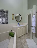 Newly Renovated 3-bed Spacious Family Home - Villa Decaj 3 Bedroom Hom