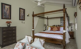 Newly Renovated 3-bed Spacious Family Home - Villa Decaj 3 Bedroom Hom