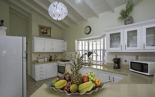 Newly Renovated 3-bed Spacious Family Home - Villa Decaj 3 Bedroom Hom