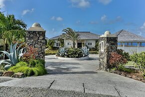 Cayman Villa - Contemporary 3 bedroom Villa with Stunning Ocean Views 