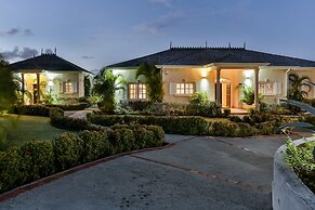 Cayman Villa - Contemporary 3 bedroom Villa with Stunning Ocean Views 