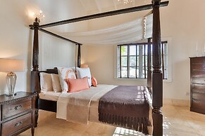 Cayman Villa - Contemporary 3 bedroom Villa with Stunning Ocean Views 