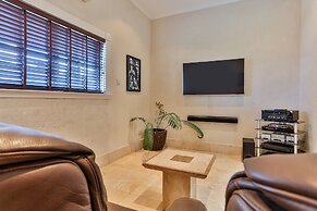 Cayman Villa - Contemporary 3 bedroom Villa with Stunning Ocean Views 