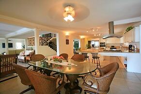 Beautiful 5-Bedroom Villa Ashiana in Marigot Bay 5 Villa by RedAwning