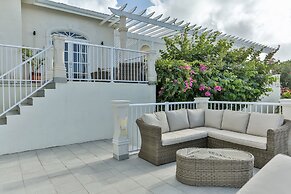 Cayman Villa - Contemporary 4 bedroom Villa with Stunning Ocean Views 