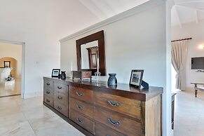 Cayman Villa - Contemporary 4 bedroom Villa with Stunning Ocean Views 