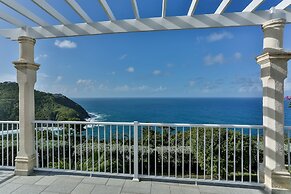 Cayman Villa - Contemporary 4 bedroom Villa with Stunning Ocean Views 