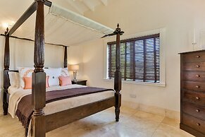 Cayman Villa - Contemporary 4 bedroom Villa with Stunning Ocean Views 