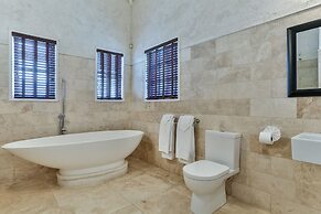 Cayman Villa - Contemporary 4 bedroom Villa with Stunning Ocean Views 