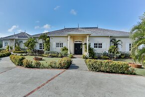 Cayman Villa - Contemporary 4 bedroom Villa with Stunning Ocean Views 