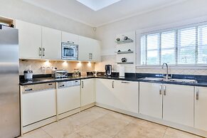 Cayman Villa - Contemporary 4 bedroom Villa with Stunning Ocean Views 