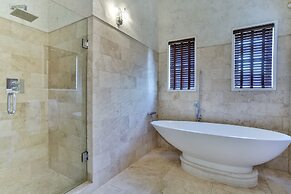 Cayman Villa - Contemporary 4 bedroom Villa with Stunning Ocean Views 