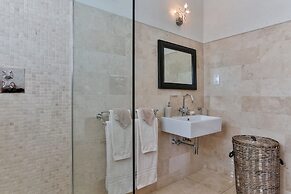 Cayman Villa - Contemporary 4 bedroom Villa with Stunning Ocean Views 