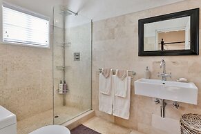 Cayman Villa - Contemporary 4 bedroom Villa with Stunning Ocean Views 