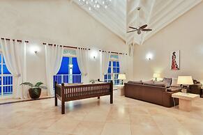 Cayman Villa - Contemporary 4 bedroom Villa with Stunning Ocean Views 