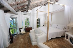Smuggler's Nest - Exotic & Romantic Villa 2 Bedroom Villa by RedAwning