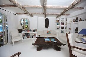 Smuggler's Nest - Exotic & Romantic Villa 2 Bedroom Villa by RedAwning