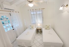 The Date House - Four Bedroom Villa with Private Pool near the beach a