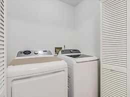 Sunset Breeze 3 Bedroom Condo by RedAwning