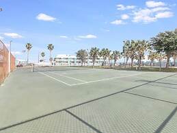 Sunset Breeze 3 Bedroom Condo by RedAwning