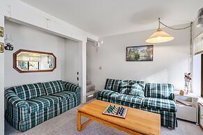 Cozy & Bright Condo - Tamarack 18 2 Bedroom Home by Redawning