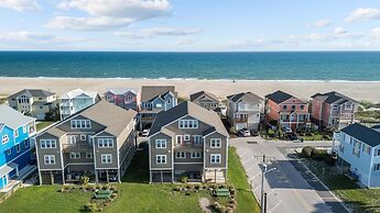 Slack Tide 3 Bedroom Condo by RedAwning