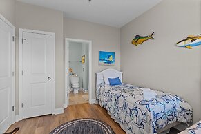 Slack Tide 3 Bedroom Condo by RedAwning