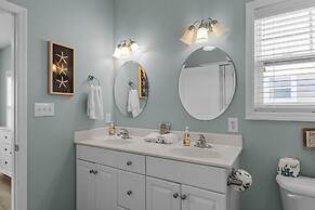 Slack Tide 3 Bedroom Condo by RedAwning