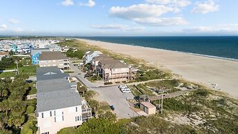 Slack Tide 3 Bedroom Condo by RedAwning