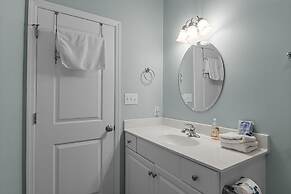 Slack Tide 3 Bedroom Condo by RedAwning