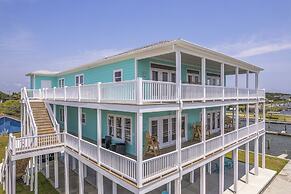 Lookout Harbor 7 Bedroom Home by Redawning