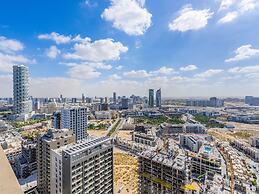 Studio With Beautiful Skyline Views