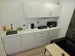 1 Bed Flat - Sleeps 2 - Parking - Garden