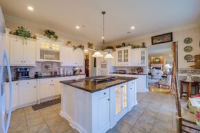 Immaculate Boone Villa w/ Entertainment Lounge!