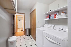 Single Tree Cottage - Walk to Downtown Chama!