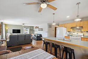 Single Tree Cottage - Walk to Downtown Chama!