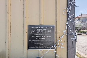 Single Tree Cottage - Walk to Downtown Chama!