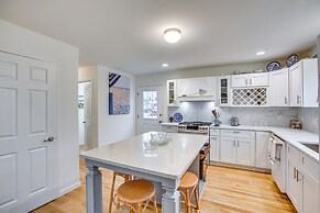 Airy West Cape May Cottage < 1 Mi to Beach!