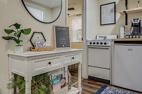 Pet-friendly Cottage ~ 8 Mi to Downtown Knoxville!