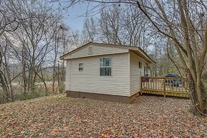Pet-friendly Cottage ~ 8 Mi to Downtown Knoxville!