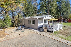 Community Pool & On-site Farm: Placerville Cottage