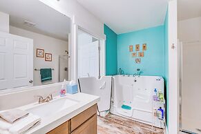 Community Pool & On-site Farm: Placerville Cottage