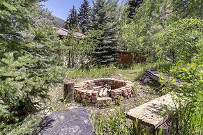 Mountain Chalet Getaway: Steps to Crystal River!