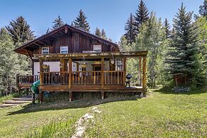 Mountain Chalet Getaway: Steps to Crystal River!