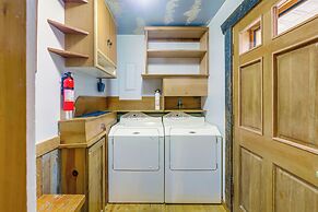 Mountain Chalet Getaway: Steps to Crystal River!